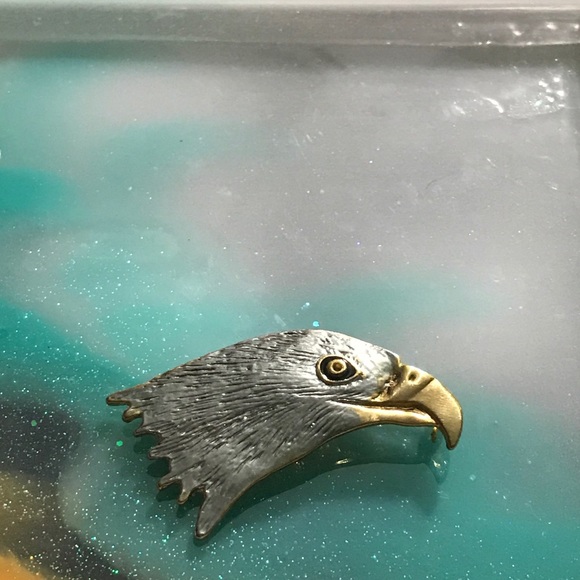 Vintage US Bald Eagle Head Pin Brooch women/men - Picture 4 of 5